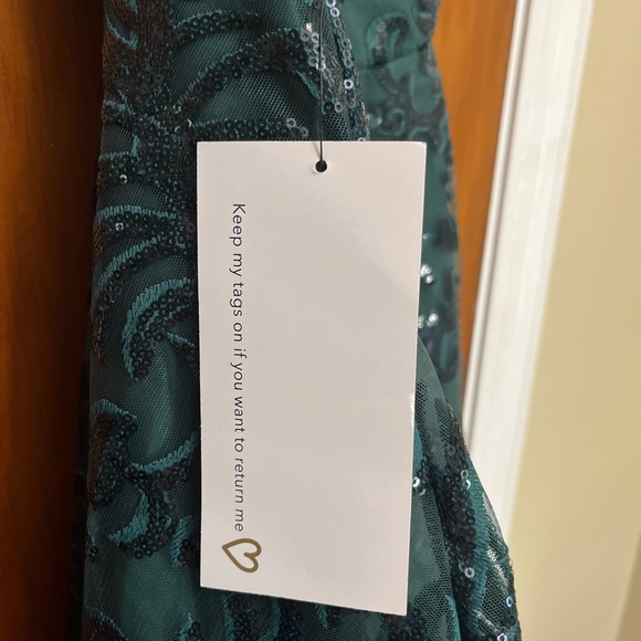 🆕. Sequin dress Prom Girl
Green  Halter Dress size S
Holiday party Christmas - Picture 5 of 6